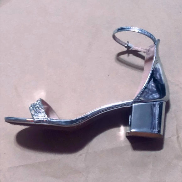 Silver Heel - Picture 1 of 3